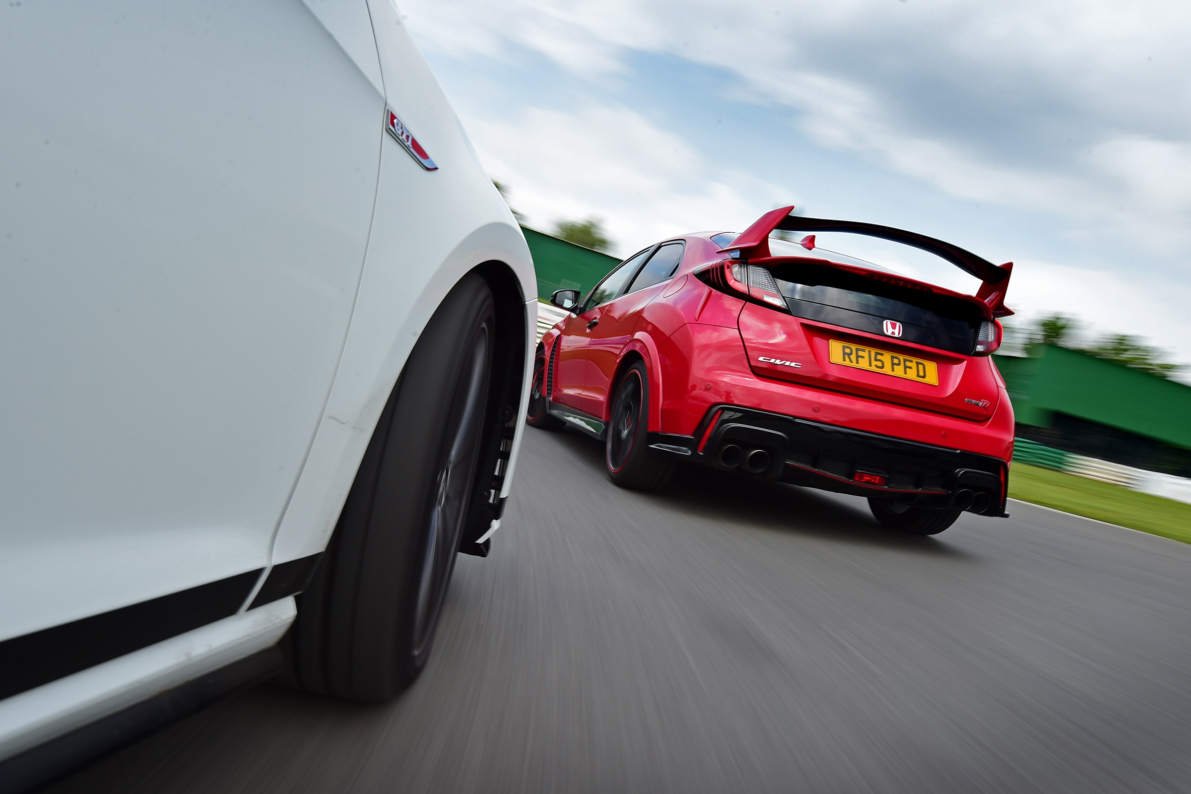 Volkswagen Golf GTI Clubsport vs Honda Civic Type R - rear