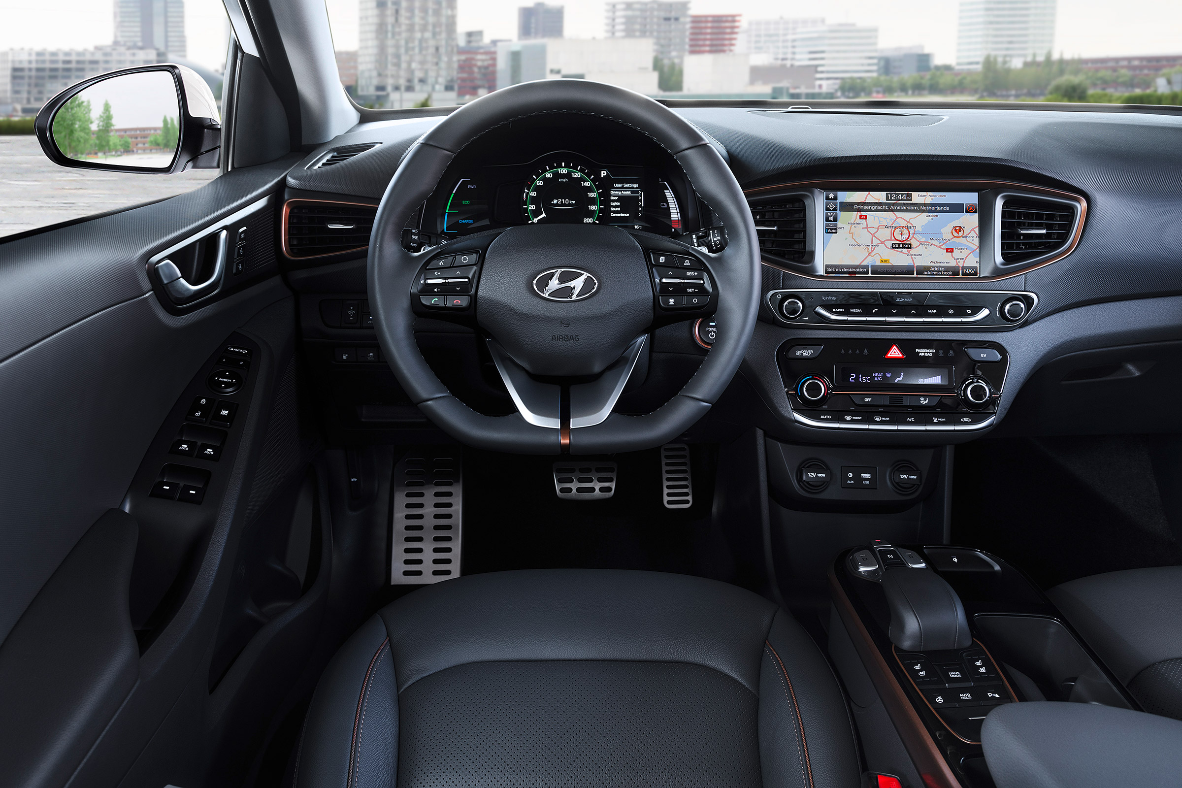 Hyundai Ioniq - dash