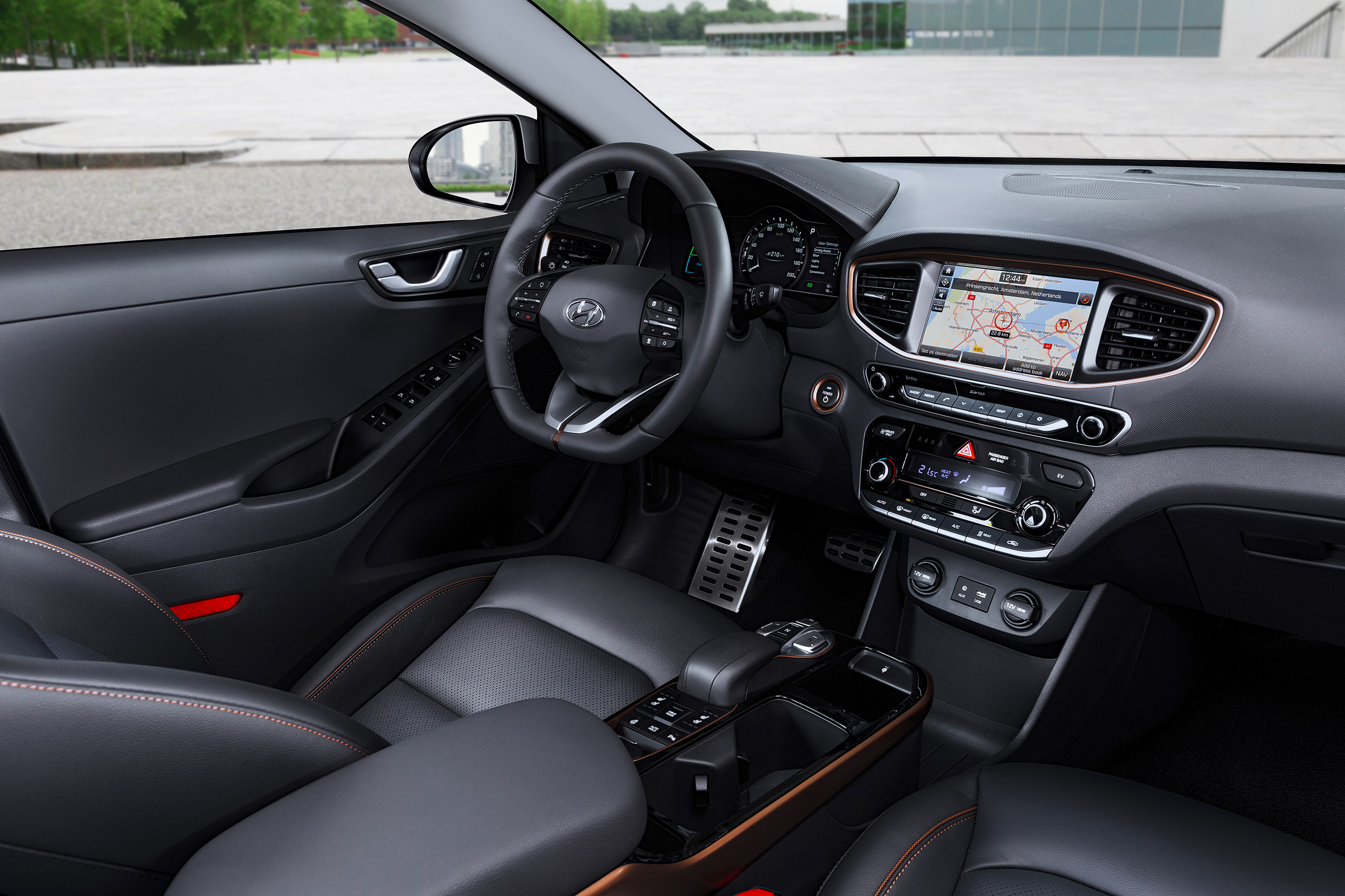 Hyundai Ioniq - interior