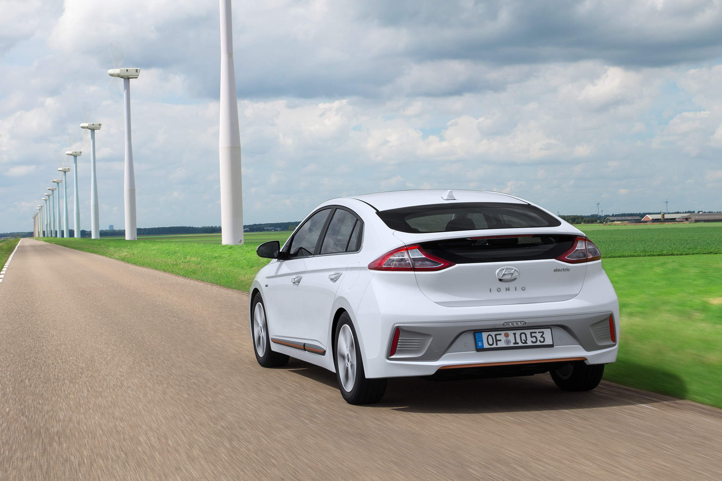 Hyundai Ioniq - rear action