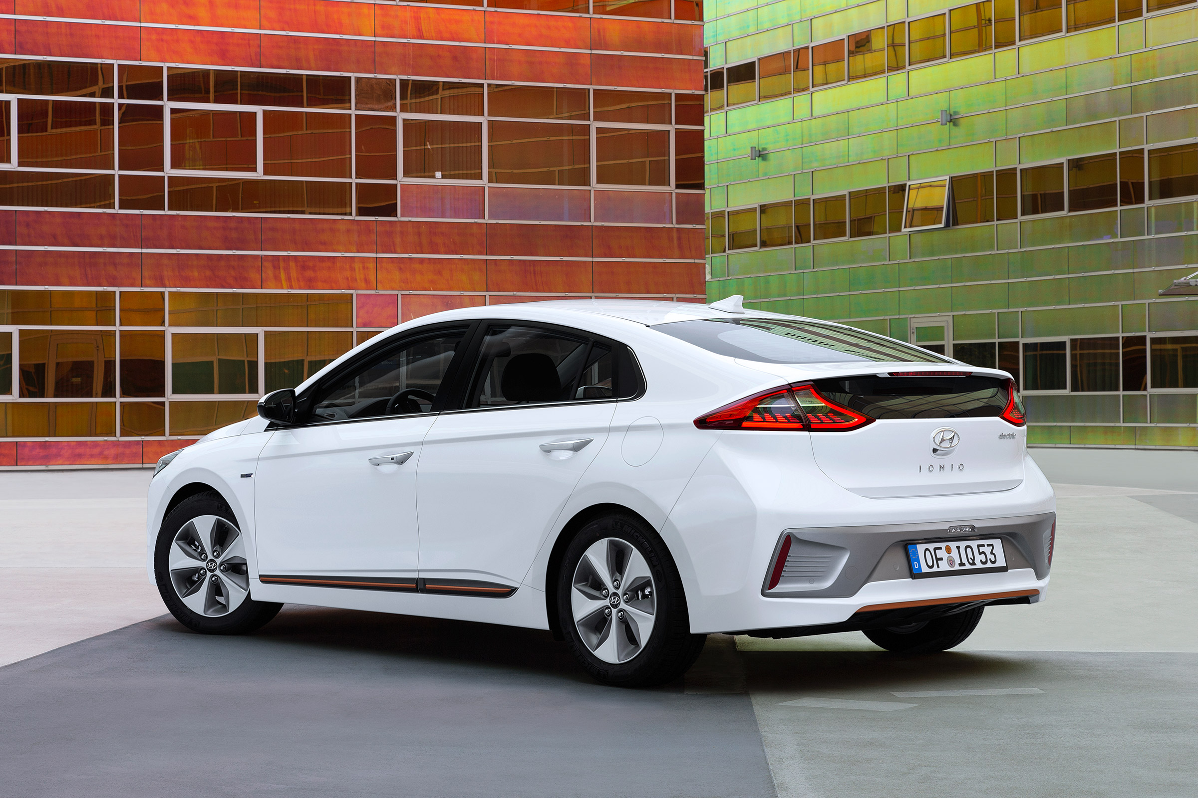 Hyundai Ioniq - rear static