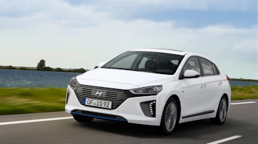 Hyundai IONIQ hybrid 2016 - front tracking 2