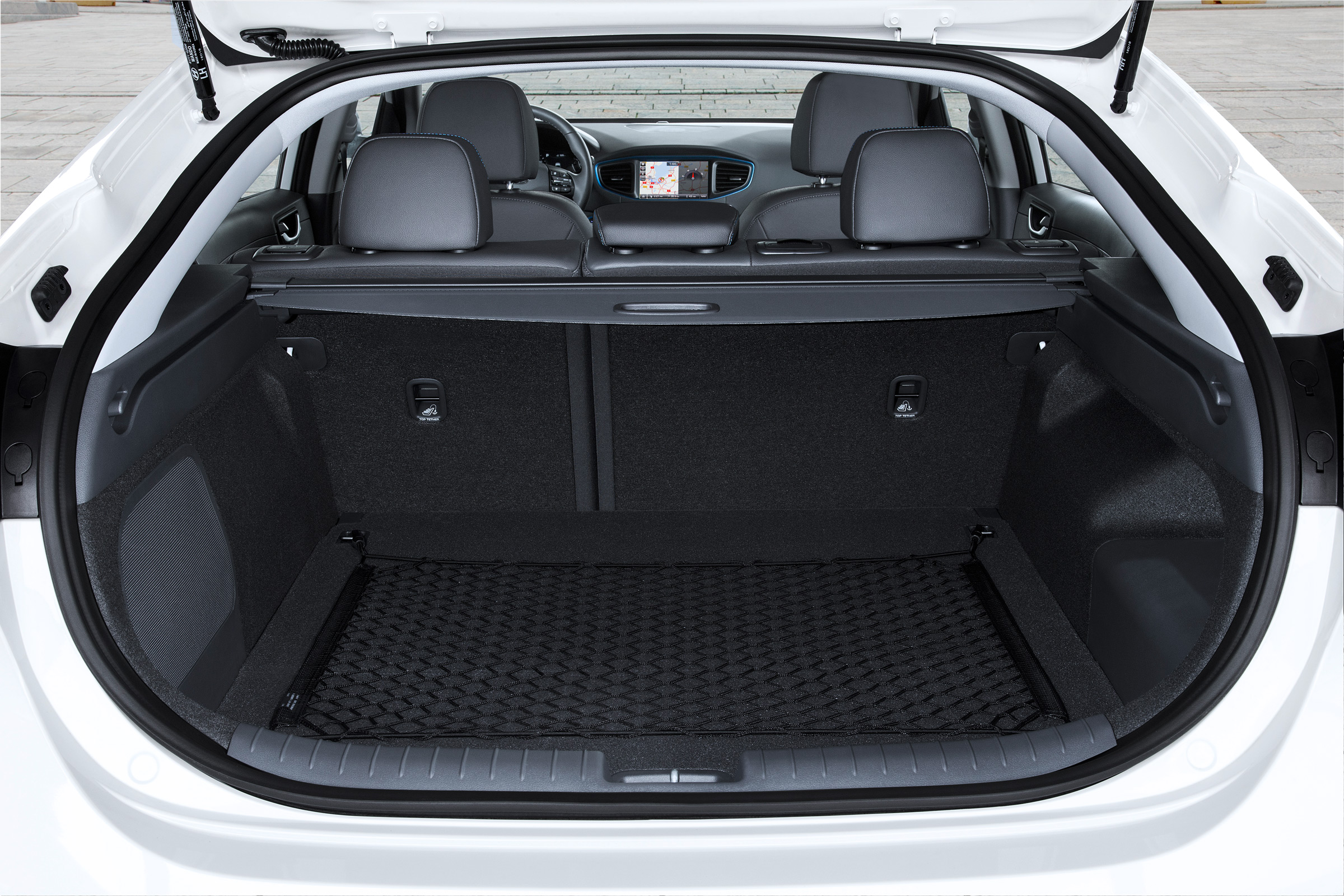 Hyundai IONIQ hybrid 2016 - boot