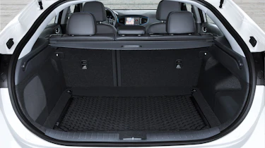 Hyundai IONIQ hybrid 2016 - boot