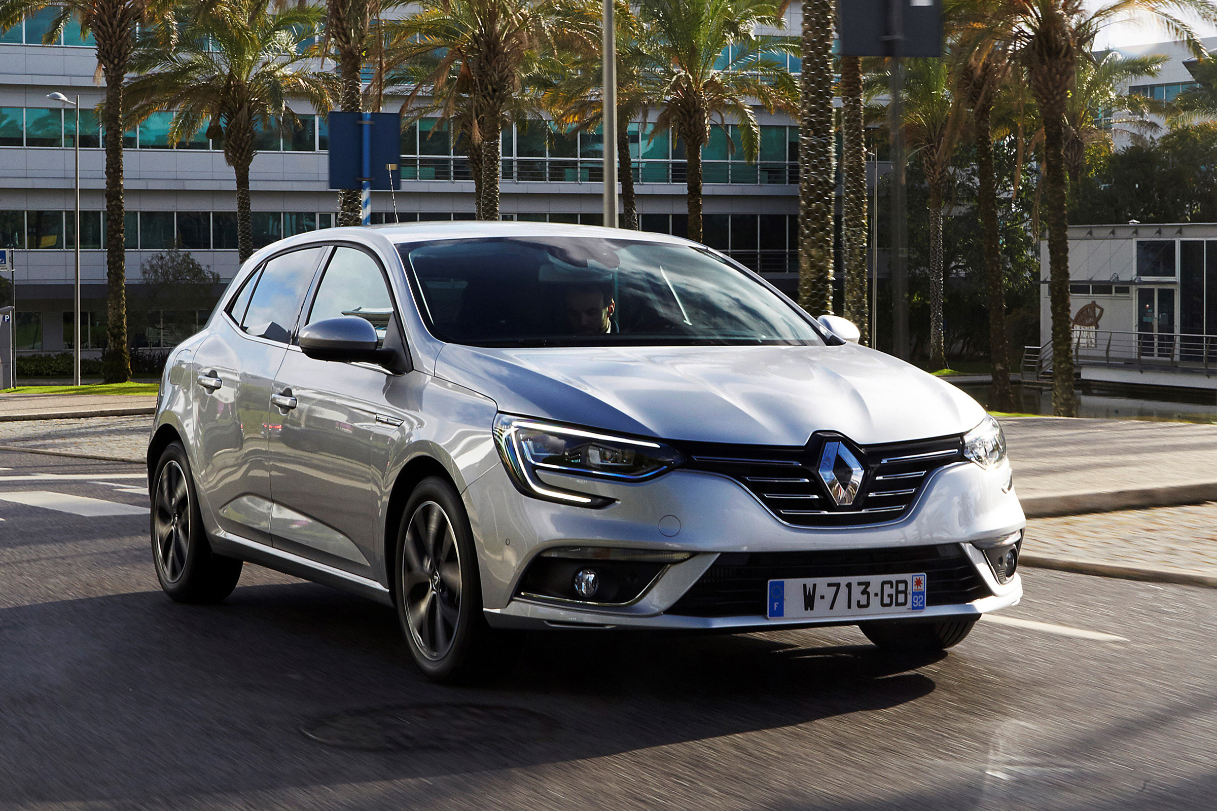 Renault Megane 2016 silver - front tracking 2