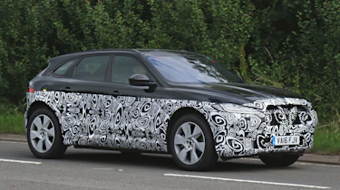 Jaguar baby F-Pace - front action