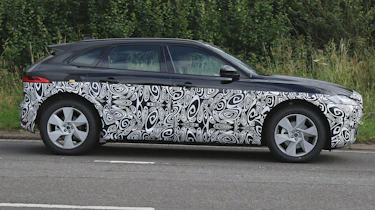 Jaguar baby F-Pace - side