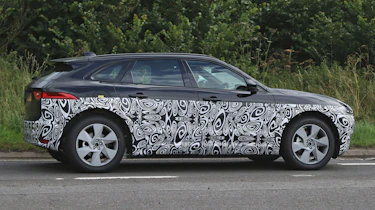 Jaguar baby F-Pace - side action