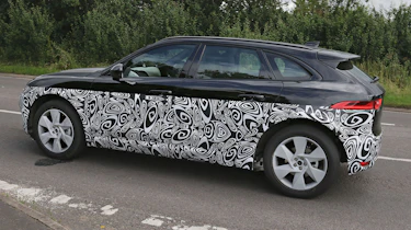 Jaguar baby F-Pace - rear action
