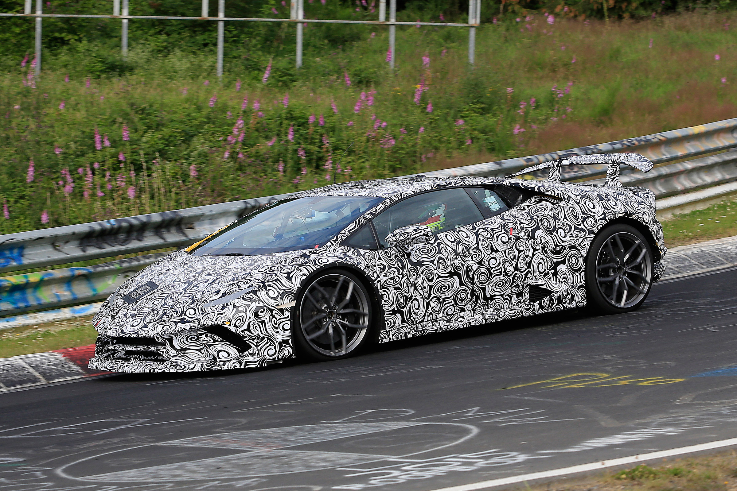 Lamborghini Huracan Superleggera spy shot - front action