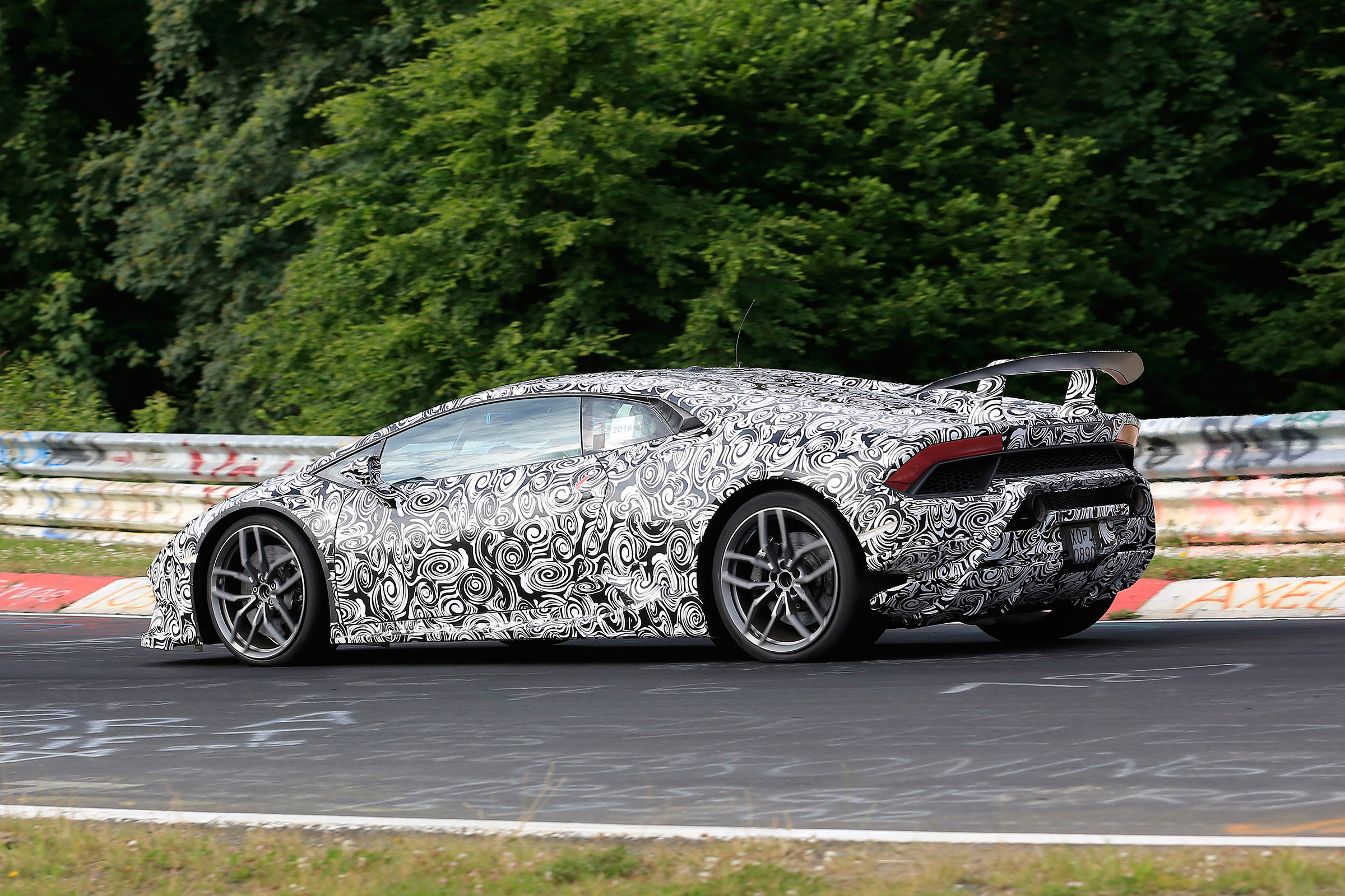 Lamborghini Huracan Superleggera spy shot - rear action