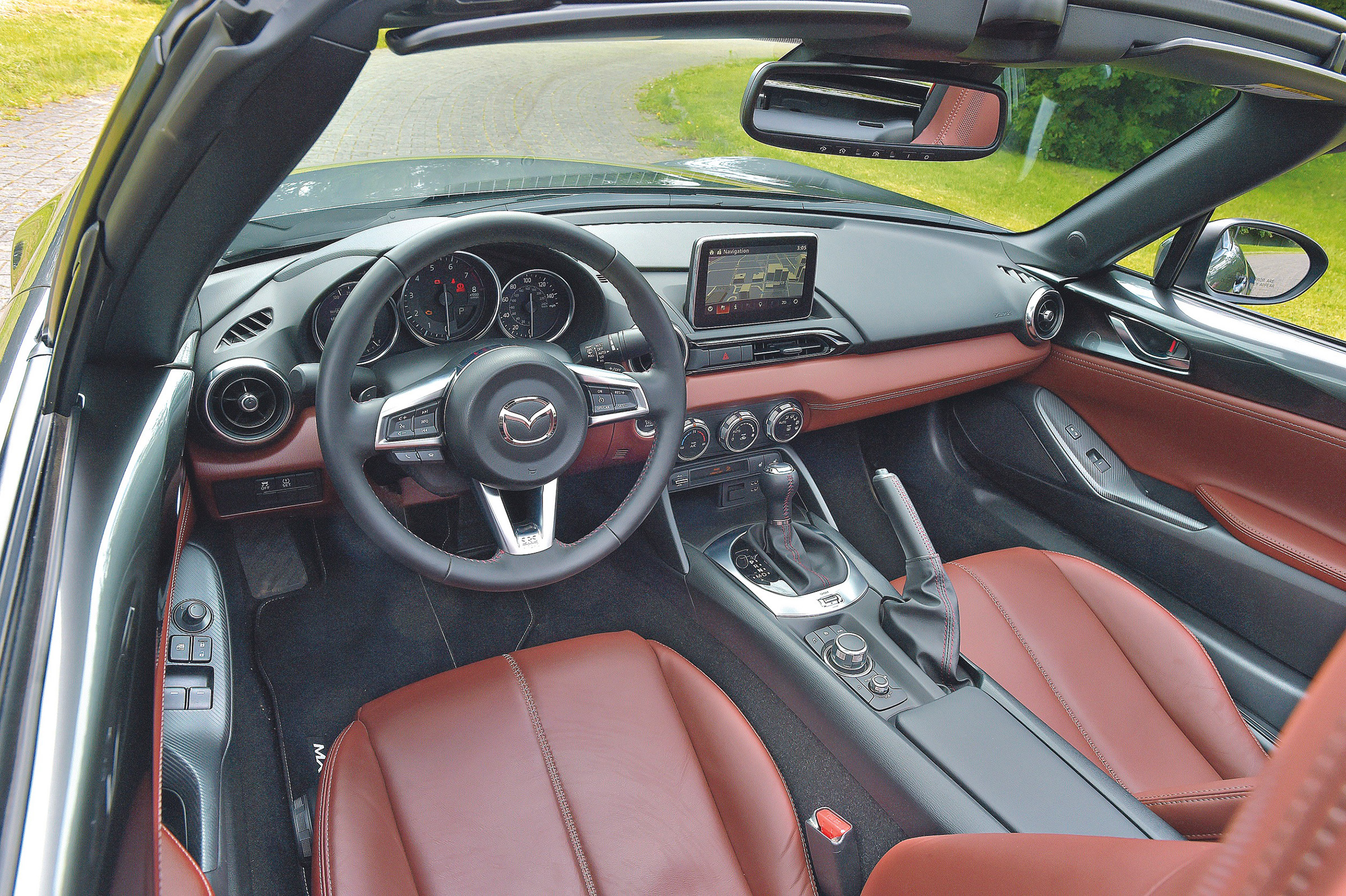 Mazda MX-5 RF - interior