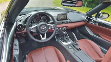 Mazda MX-5 RF - interior