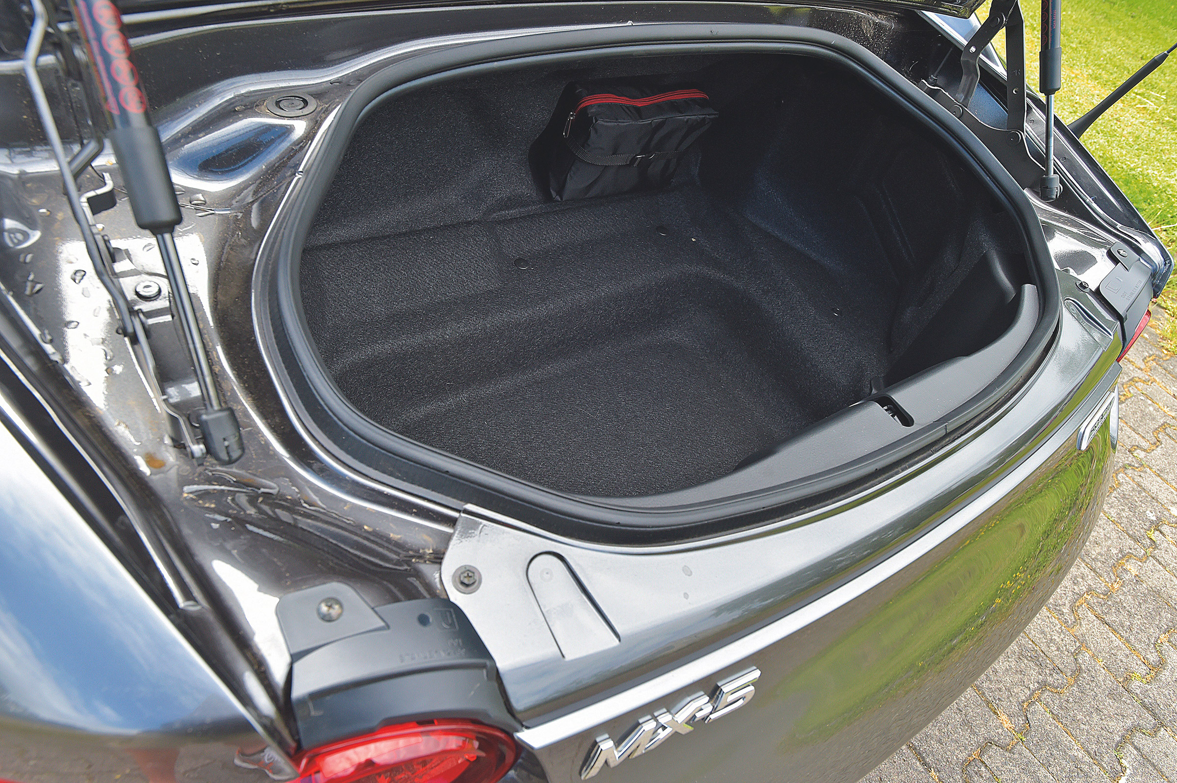 Mazda MX-5 RF - boot