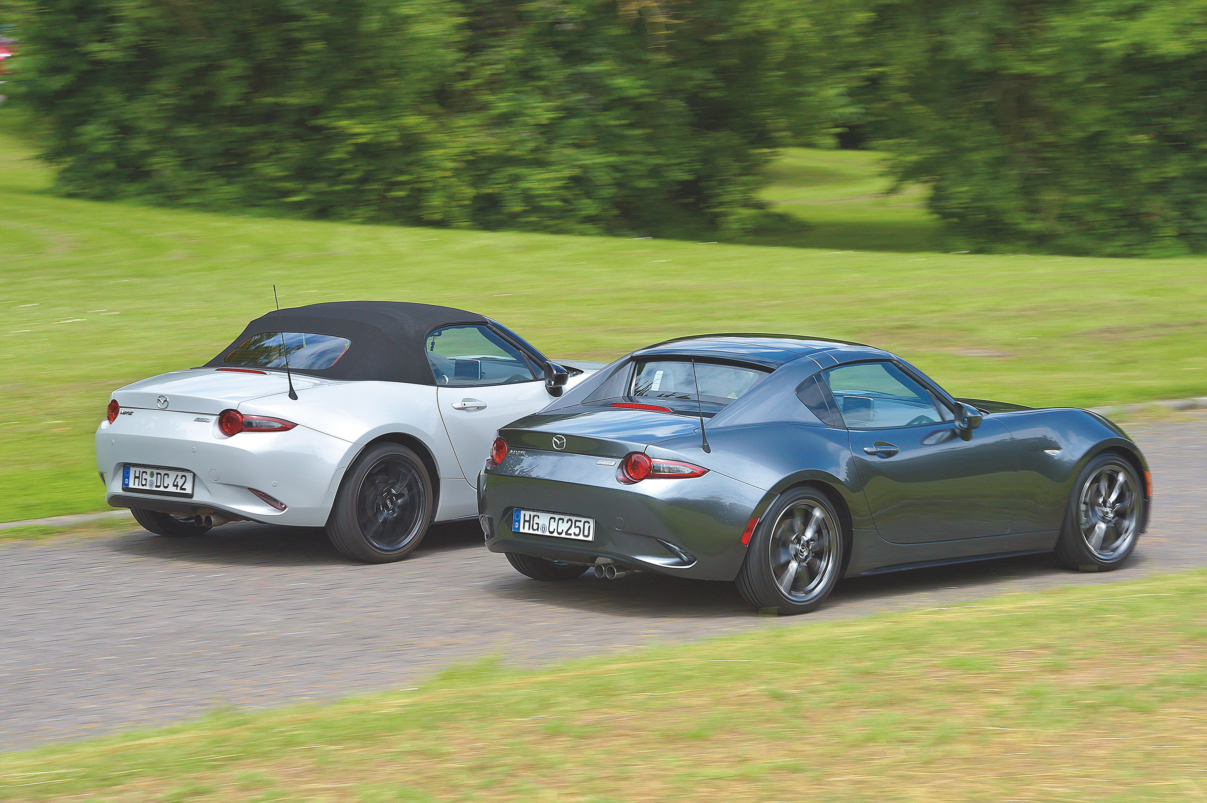 Mazda MX-5 RF and Maxda MX-5 soft-top - rear