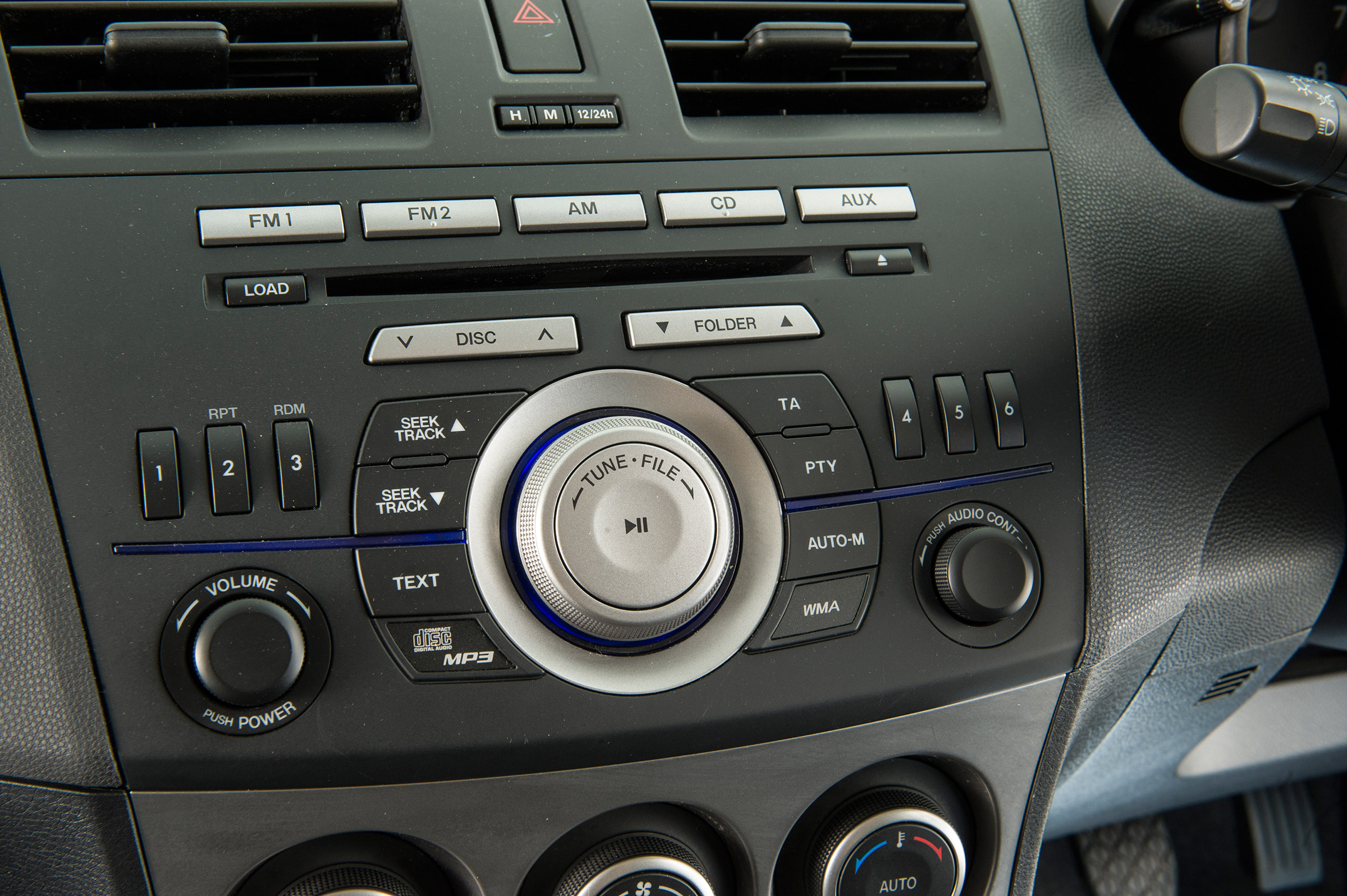Used Mazda 3 - centre console
