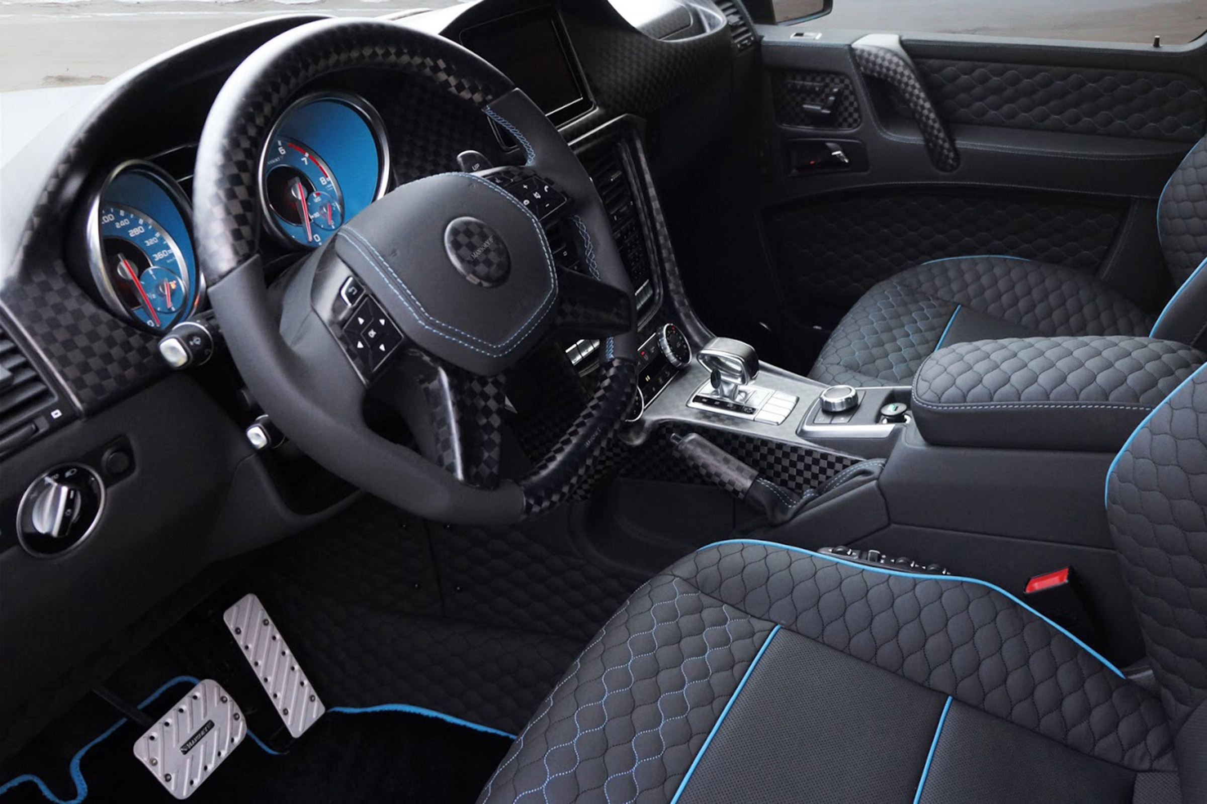 Mansory G500 4x4² - dash