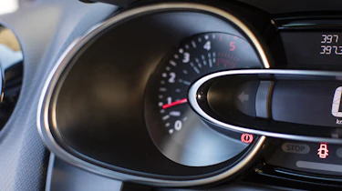 Renault Clio 2016 - dials