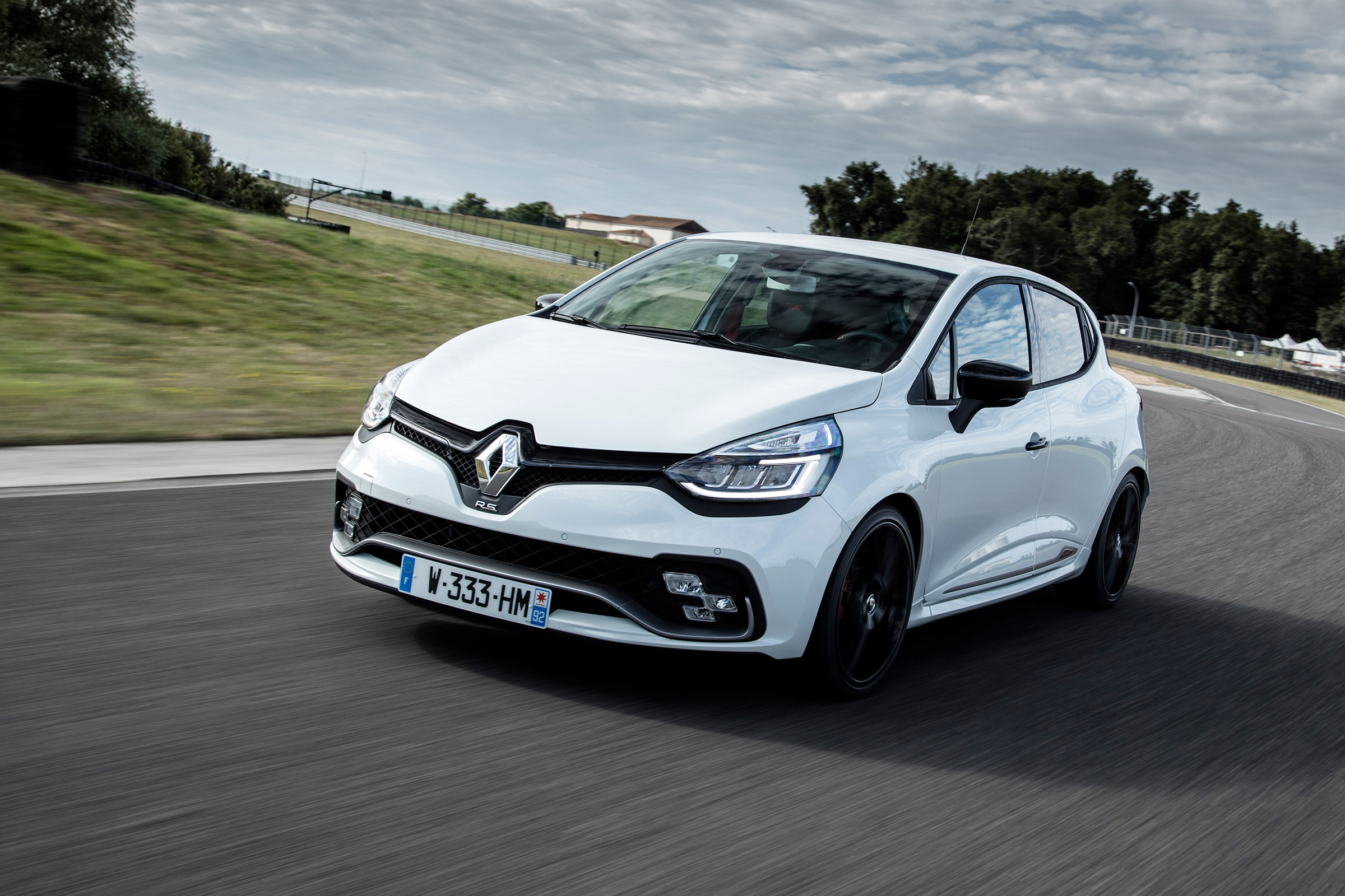 Renaultsport Clio 220 Trophy - front action