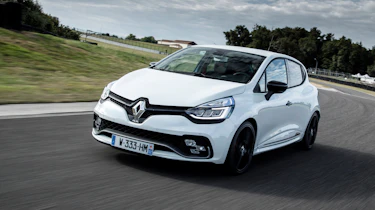 Renaultsport Clio 220 Trophy - front action