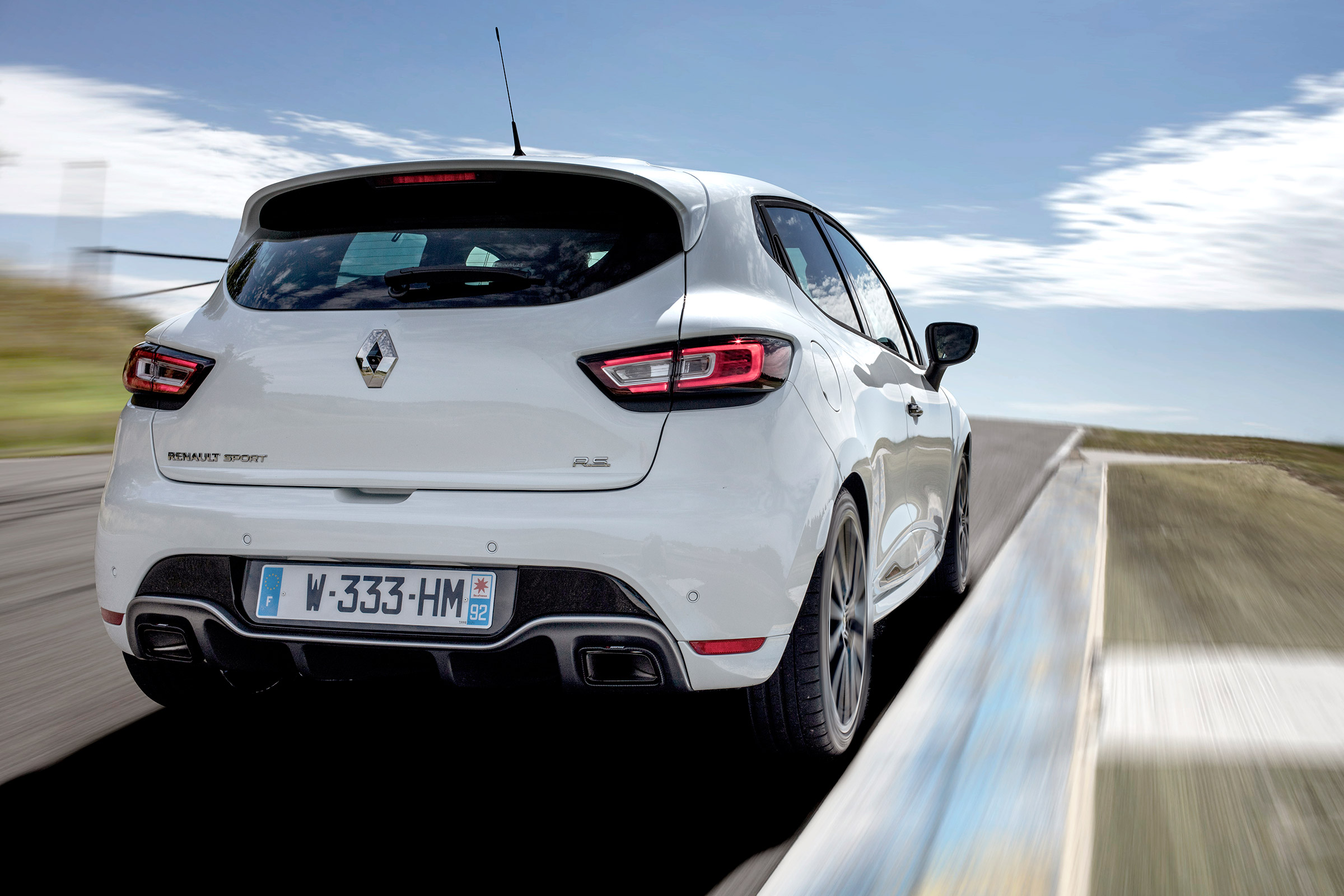 Renaultsport Clio 220 Trophy - rear action