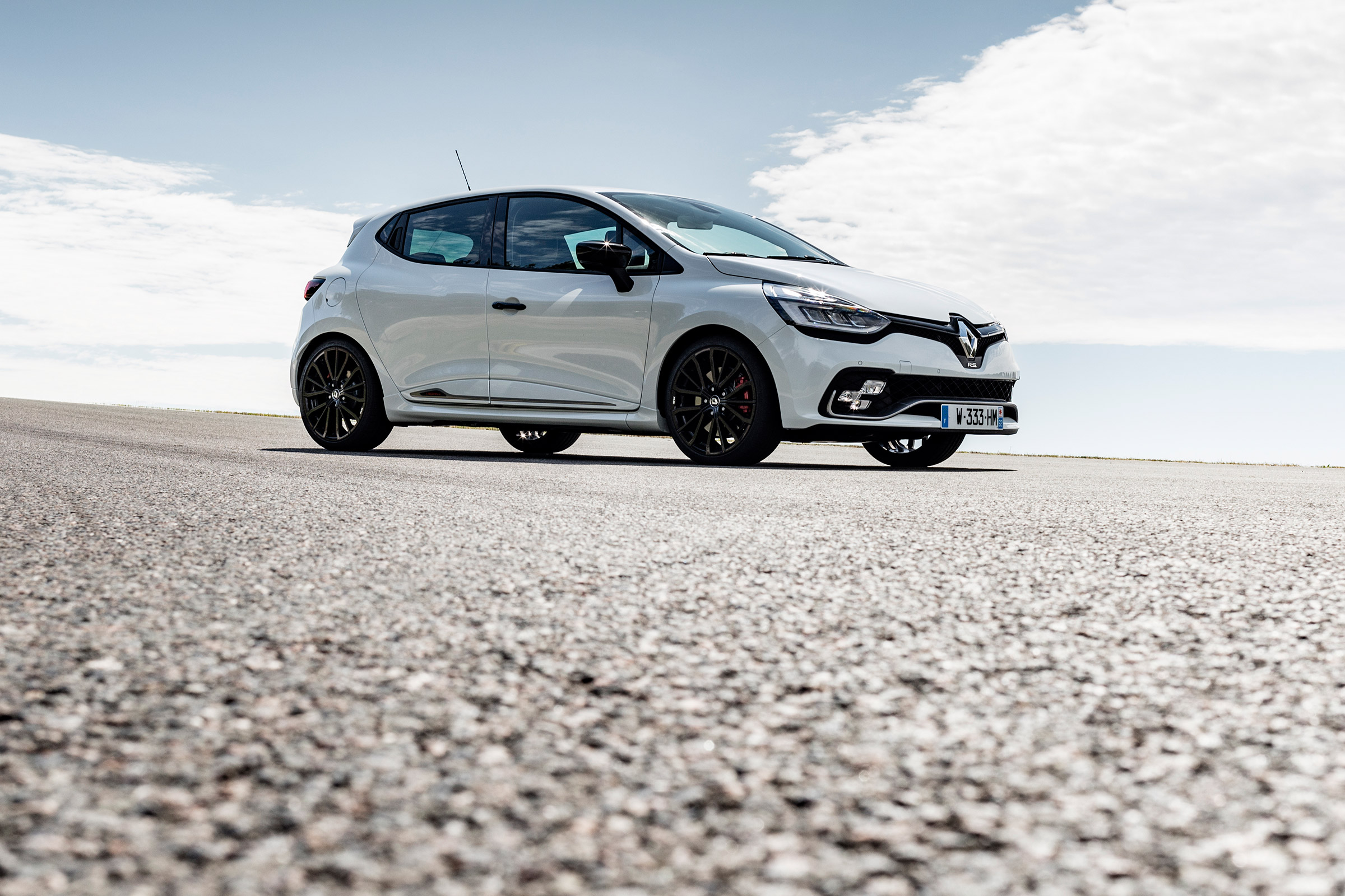 Renaultsport Clio 220 Trophy - side static