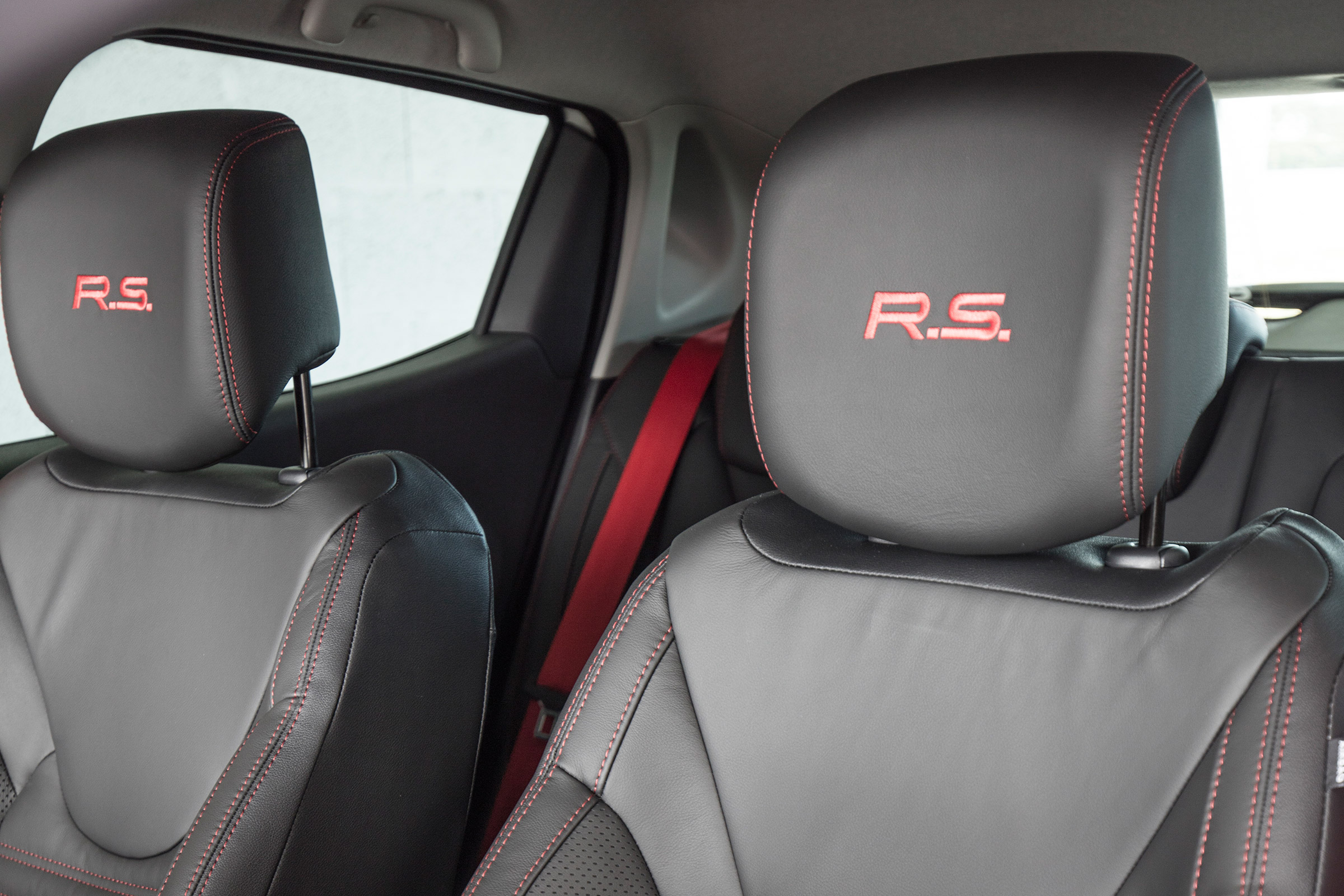 Renaultsport Clio 220 Trophy - front seats