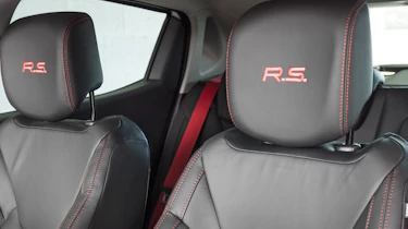 Renaultsport Clio 220 Trophy - front seats