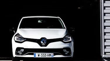 Renaultsport Clio 220 Trophy - front garage