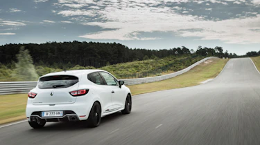 Renaultsport Clio 220 Trophy - rear panning