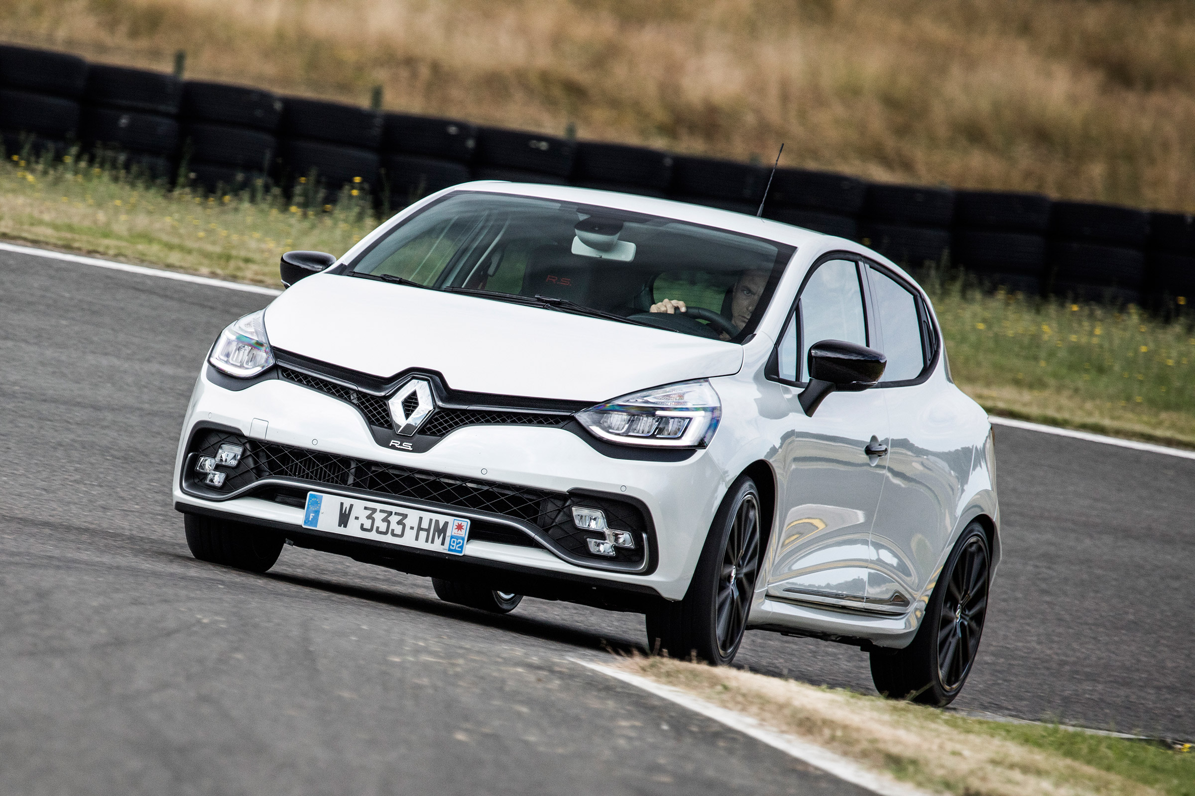 Renaultsport Clio 220 Trophy - front cornering