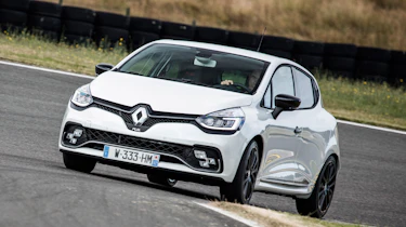 Renaultsport Clio 220 Trophy - front cornering