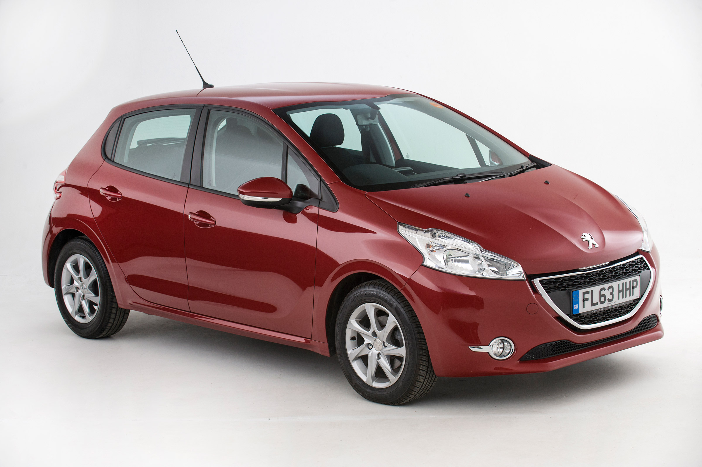 Used Peugeot 208 - front