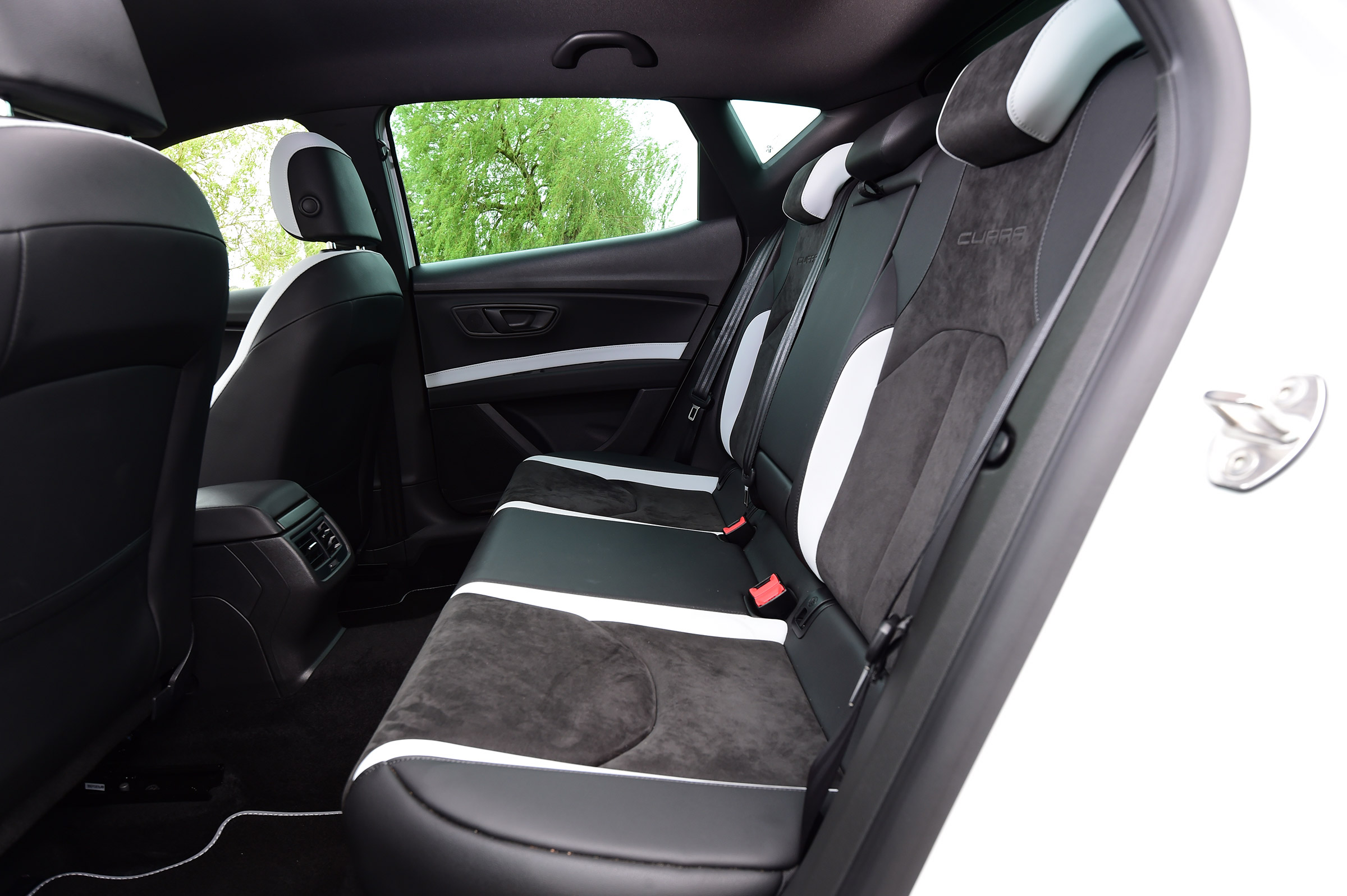 SEAT Leon Cupra 290 - rear seats