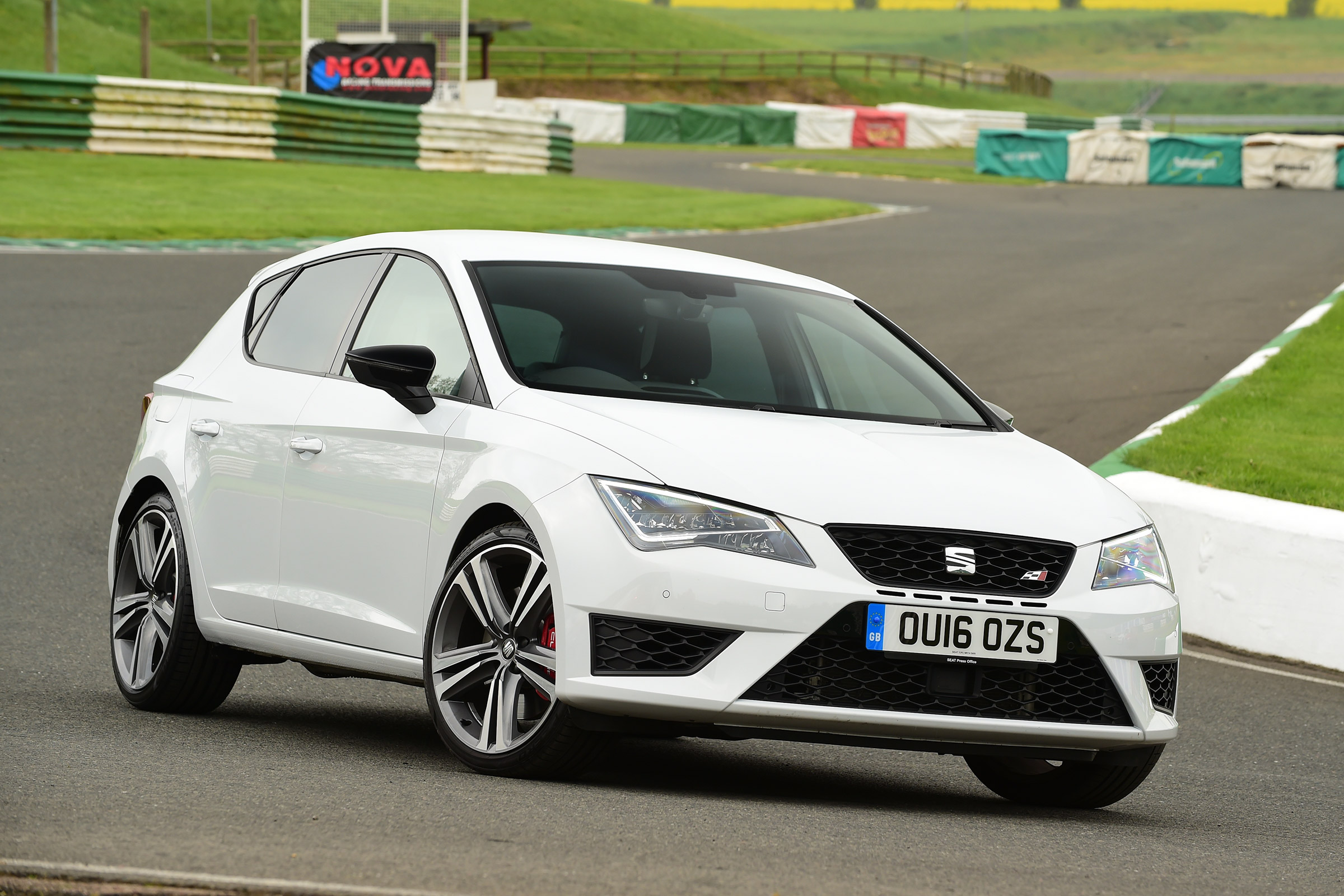 SEAT Leon Cupra 290 - front static