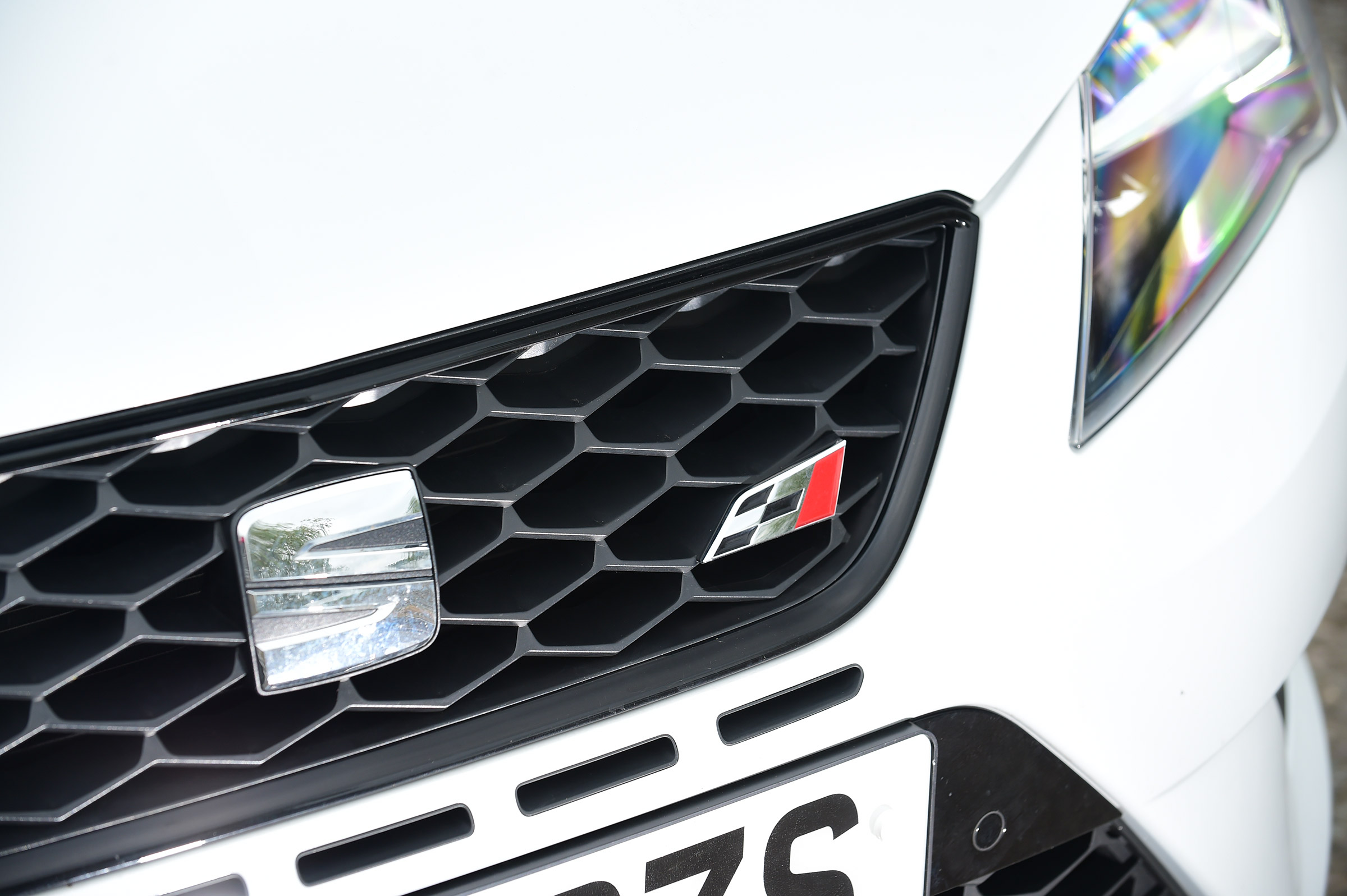 SEAT Leon Cupra 290 - front light detail