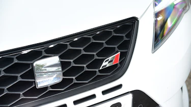 SEAT Leon Cupra 290 - front light detail
