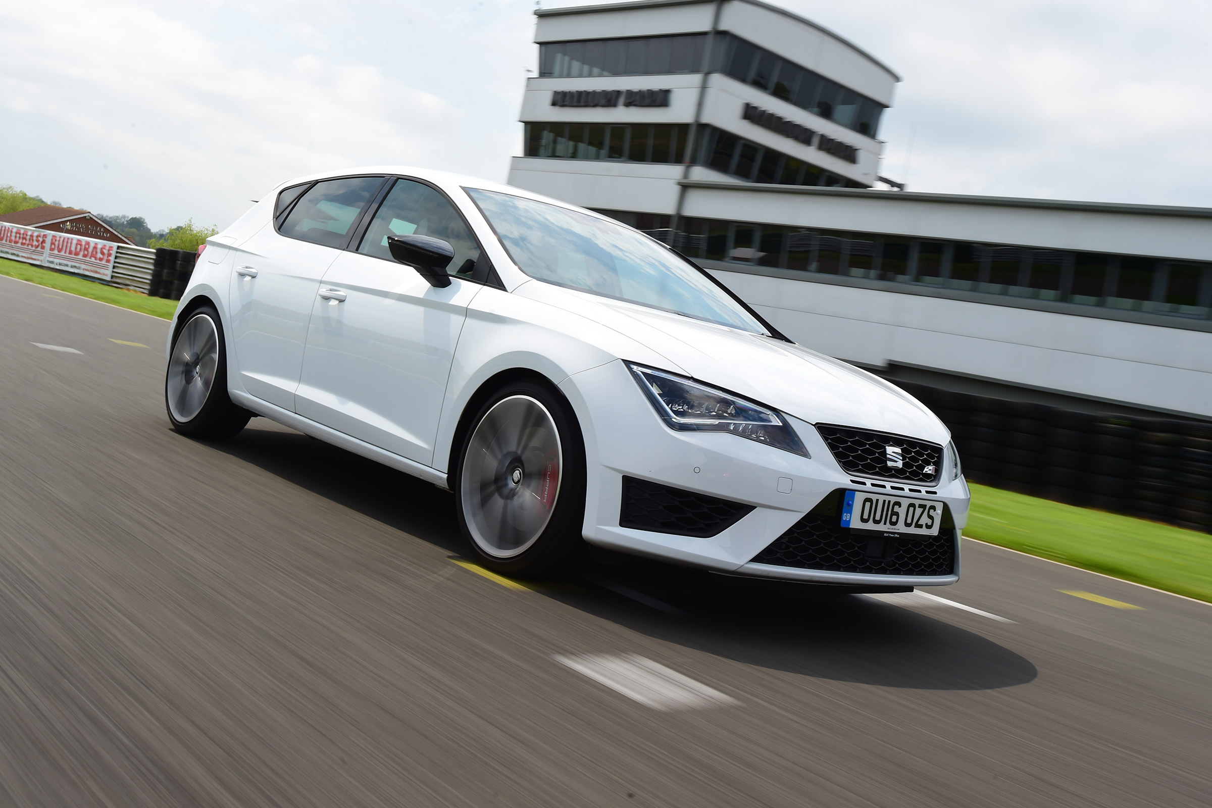 SEAT Leon Cupra 290 - front action