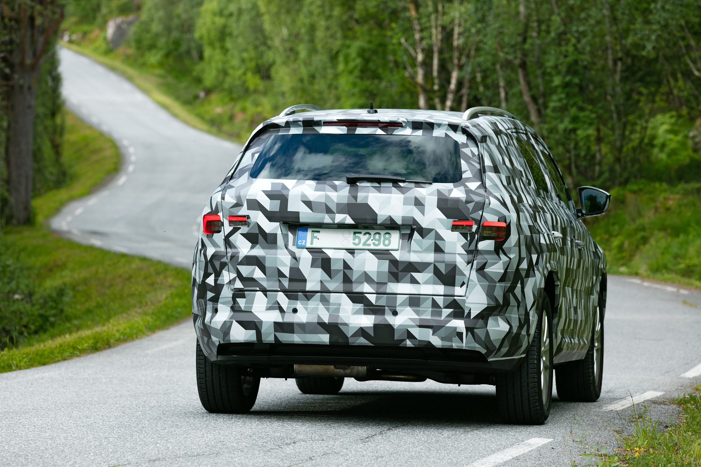 Skoda Kodiaq disguised - rear cornering