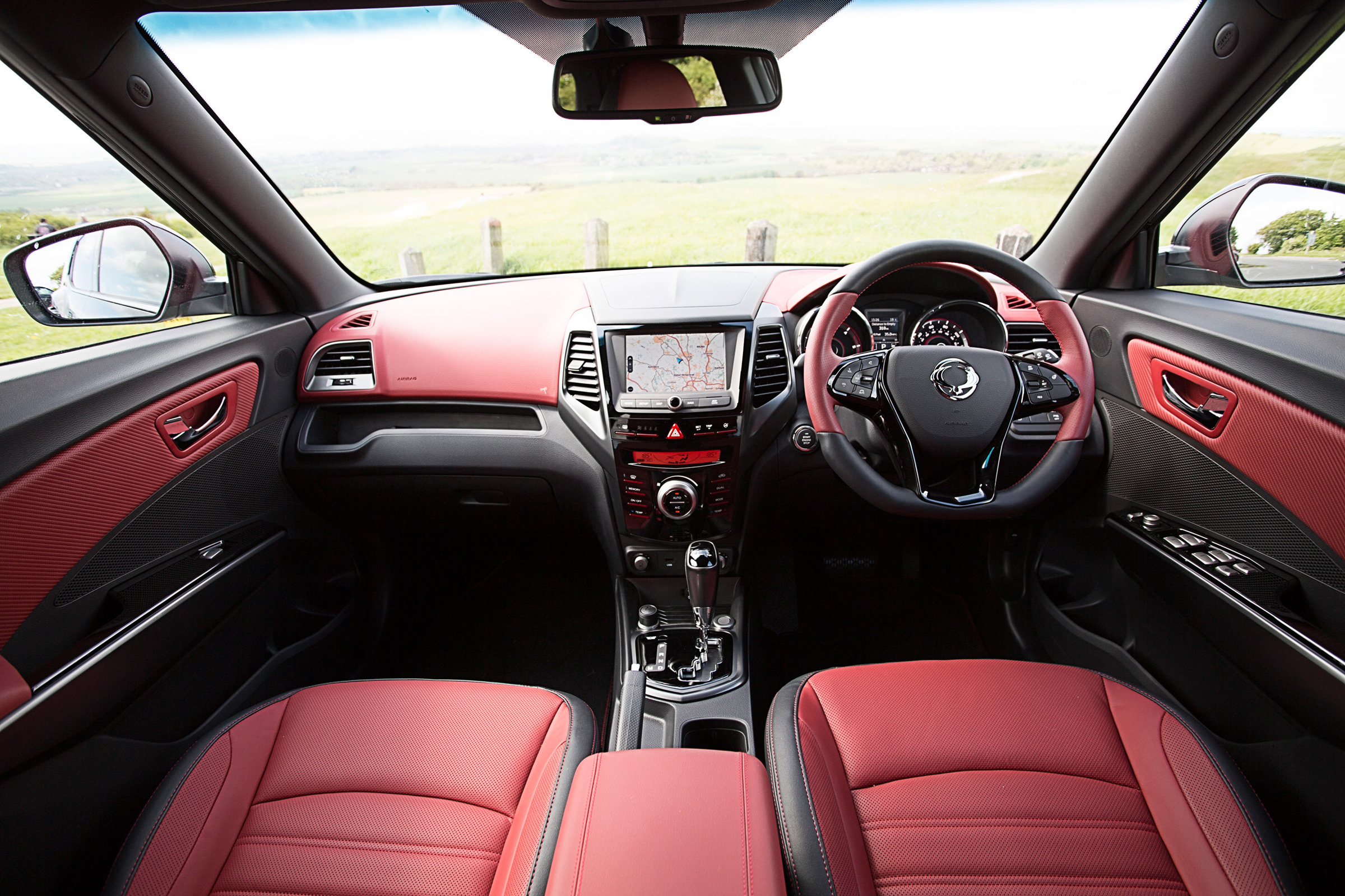 SsangYong Tivoli XLV 2016 UK - interior