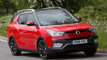 SsangYong Tivoli XLV 2016 UK - front cornering