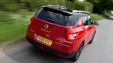 SsangYong Tivoli XLV 2016 UK - rear tracking