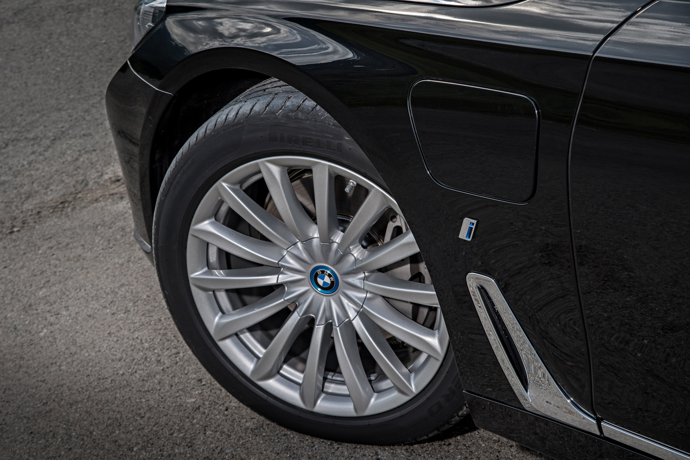BMW 740e - wheel detail