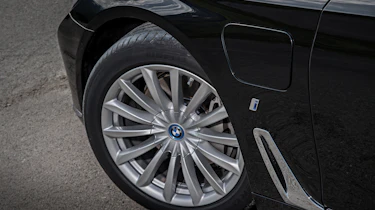 BMW 740e - wheel detail