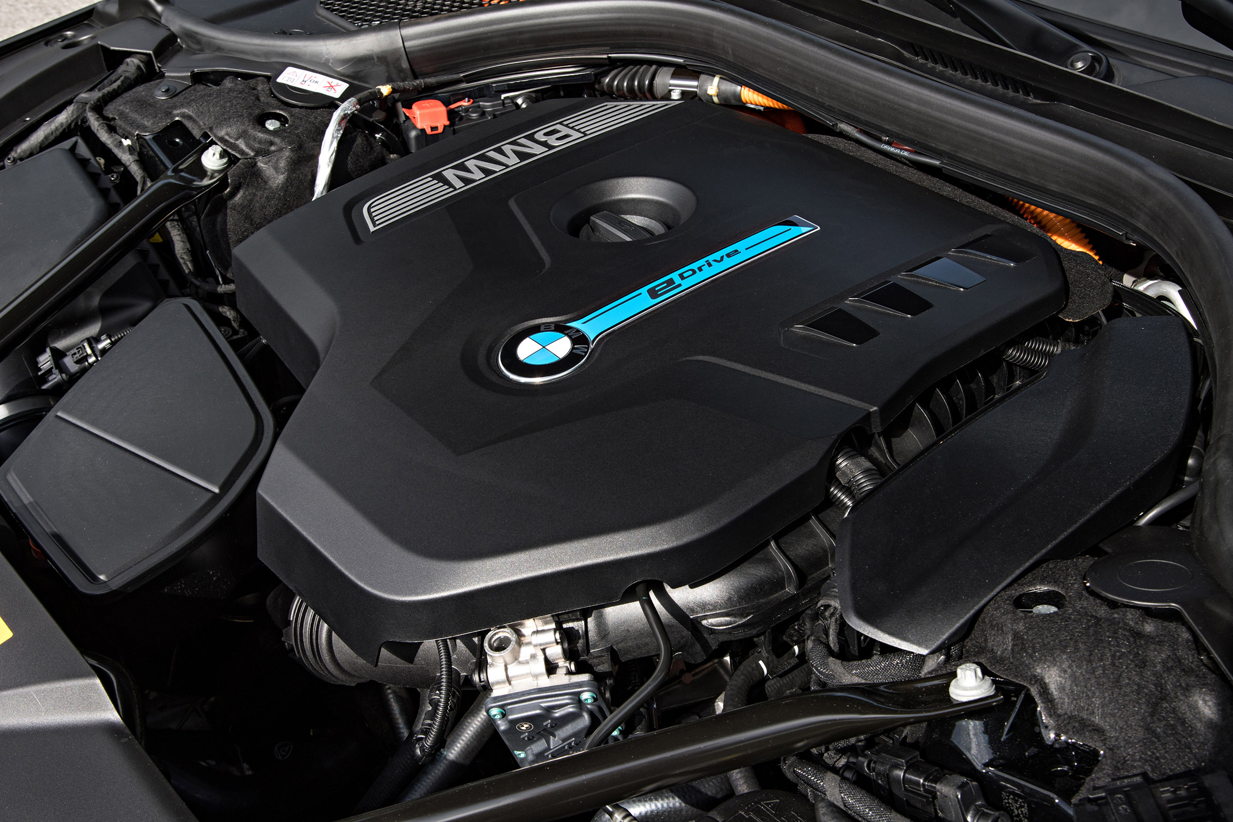 BMW 740e - engine