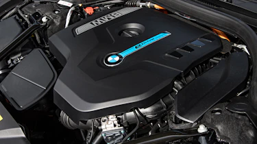 BMW 740e - engine
