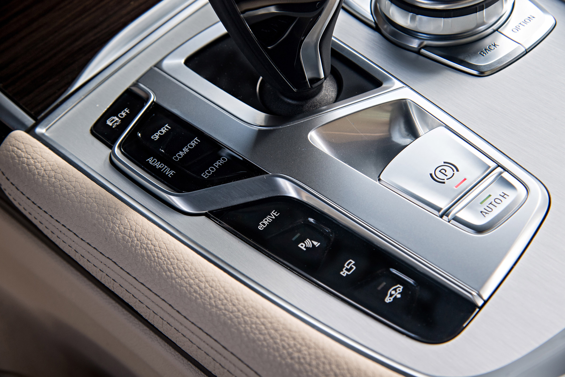 BMW 740e - buttons