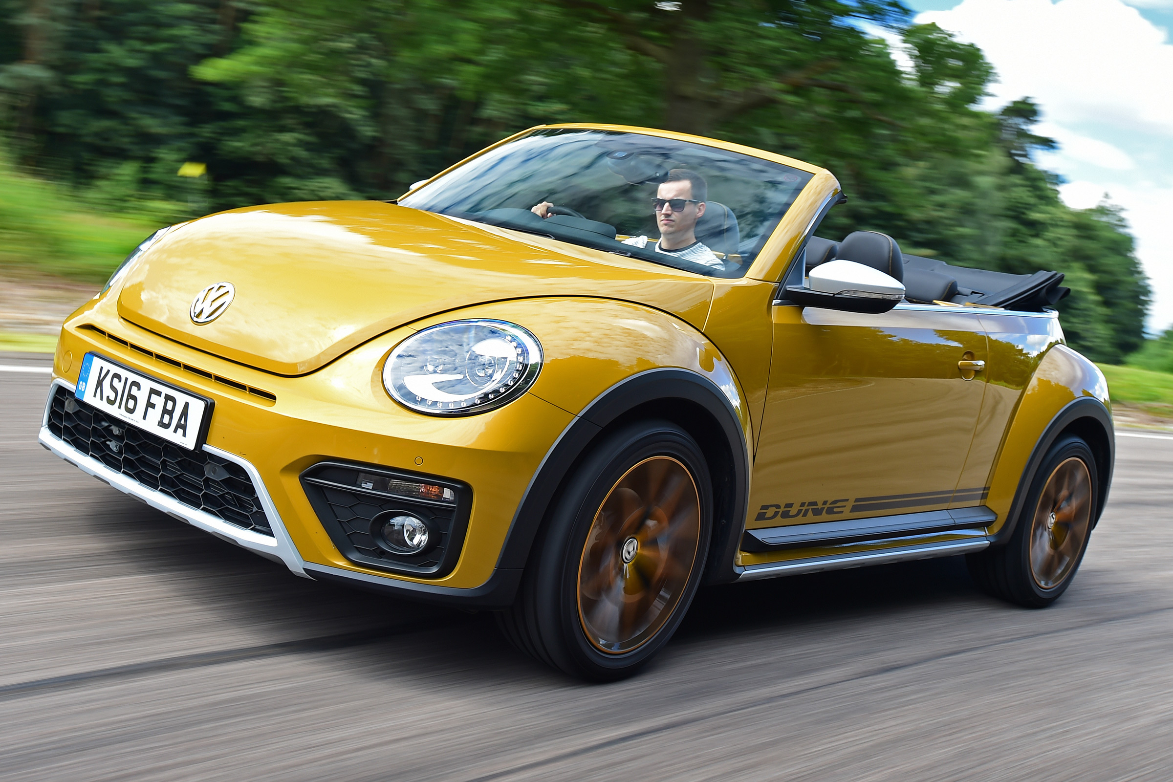 Volkswagen Beetle Dune Cabriolet 2016 - front tracking