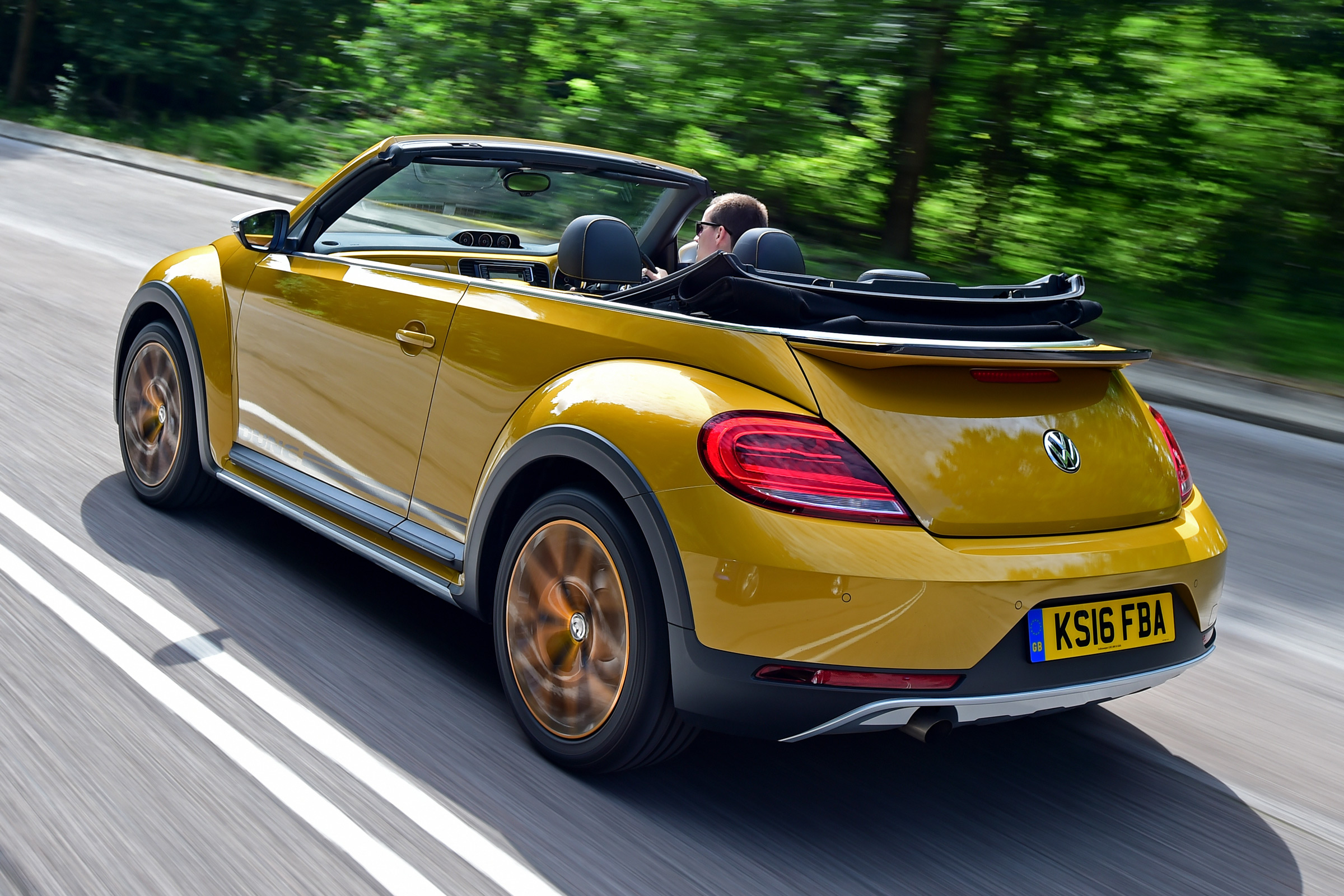 Volkswagen Beetle Dune Cabriolet 2016 - rear tracking