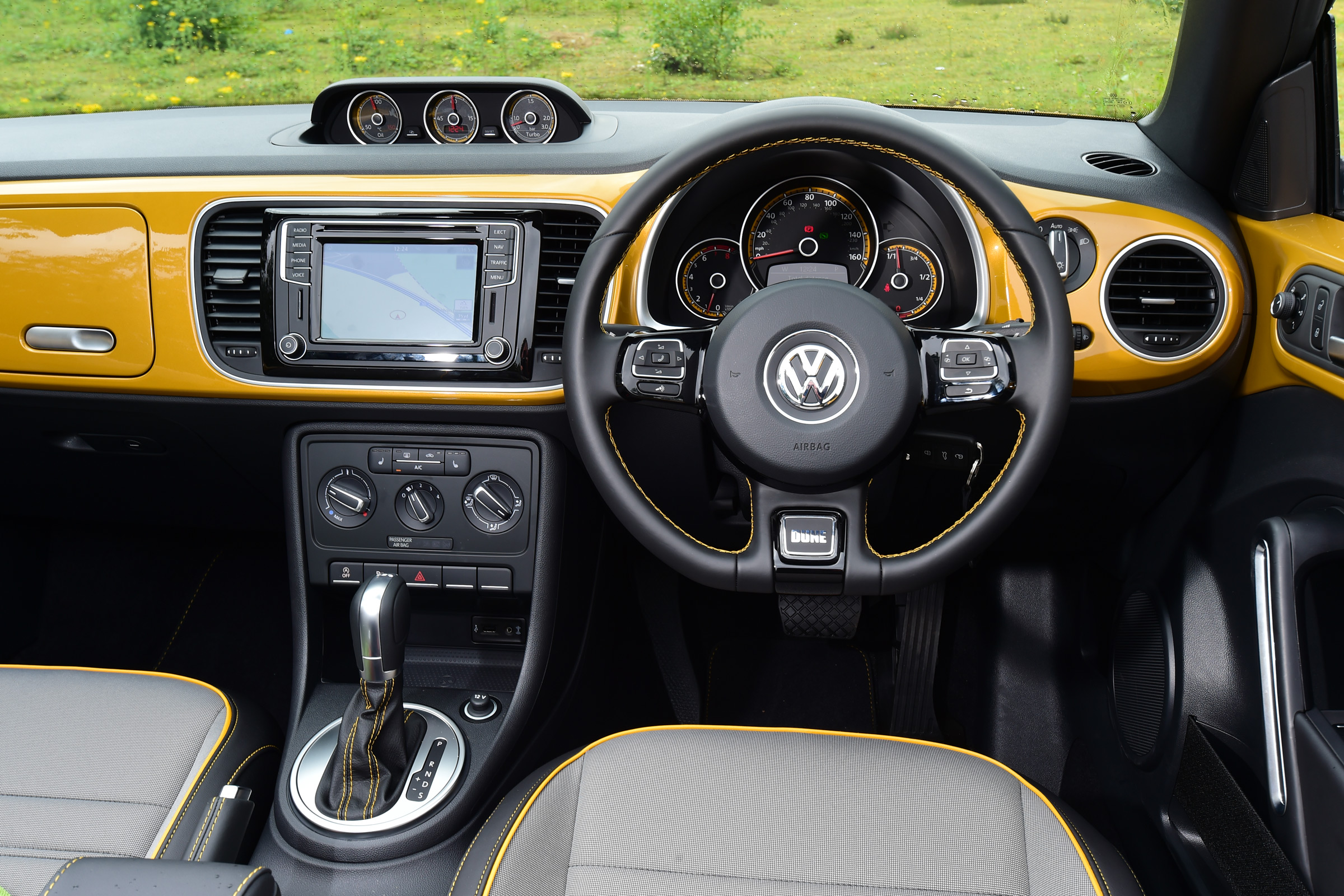 Volkswagen Beetle Dune Cabriolet 2016 - interior